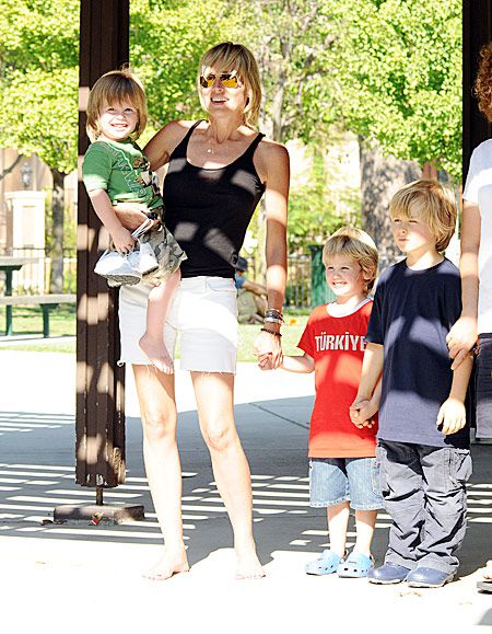 Шэрон Стоун с сыновьями, 2009 год