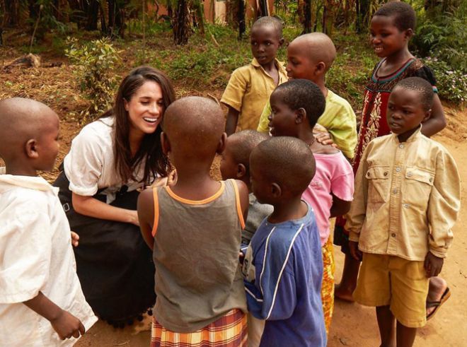 Меган во время поездки в Руанду