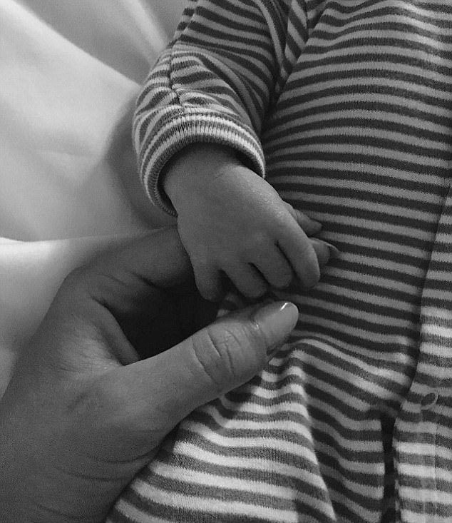 Рози Хантингтон-Уайтли объявила о рождении сына в Instagram