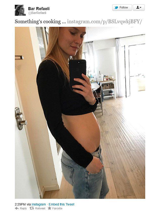 Бар Рафаэли сообщила, что ждет ребенка на своей странице в Instagram
