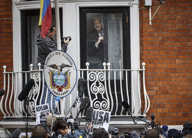 Джулиан Ассанж с 2012 года проживает в посольстве Эквадора в Лондоне