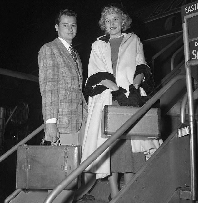 Мэрилин Джун Хоули и Баррон Хилтон в 1951 году