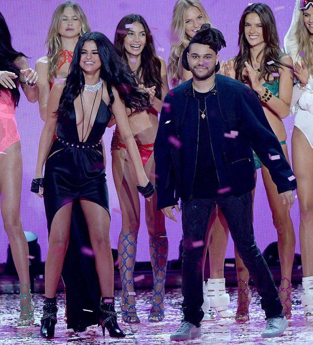 Селена Гомес и The Weeknd на  Victoria `s Secret Fashion Show в 2015 году