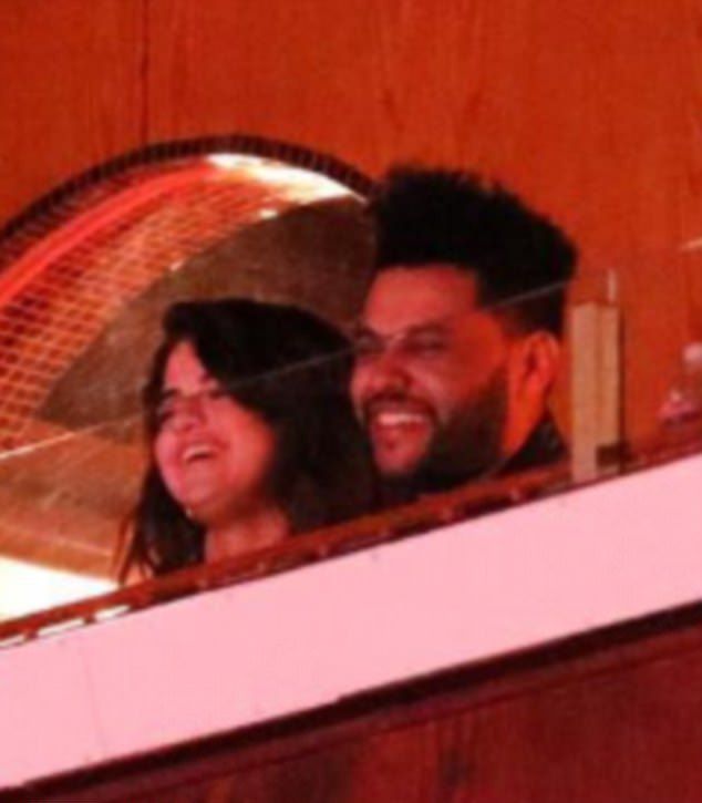 Смеющиеся Селена Гомес и The Weeknd