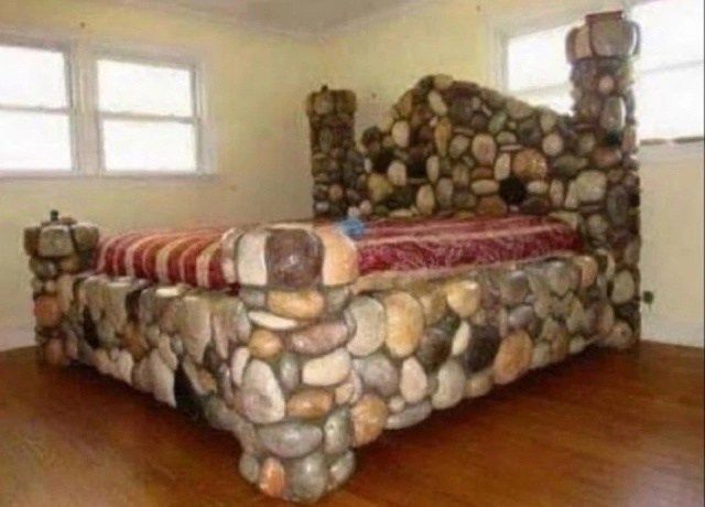 Кровать из камней