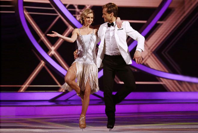 Донна Эйр со своим партнером Марком Ханретти на шоу Dancing on Ice