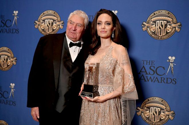 Джоли получила награду за вклад в общество