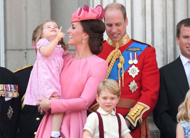 Кейт Миддлтон и принц Уильям с детьми - принцем Джорджем и принцессой Шарлоттой
