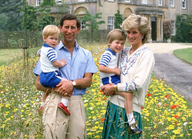 Принц Чарльз и принцесса Диана с сыновьями
