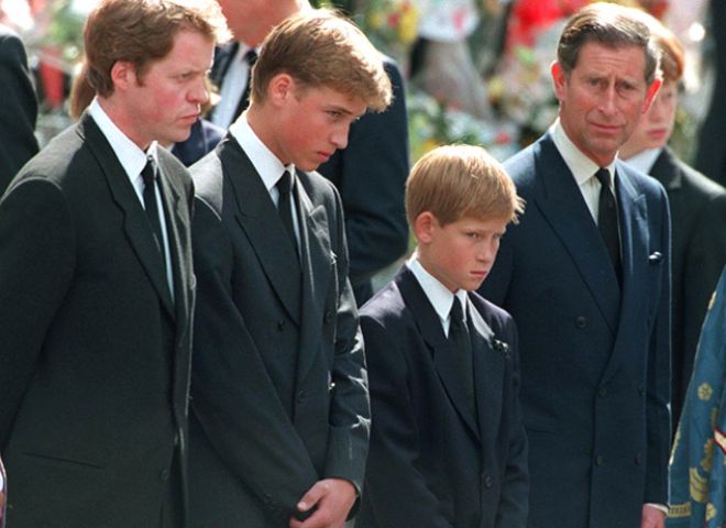 Эрл Спенсер, принцы Уильям, Гарри и Чарльз на похоронах принцессы