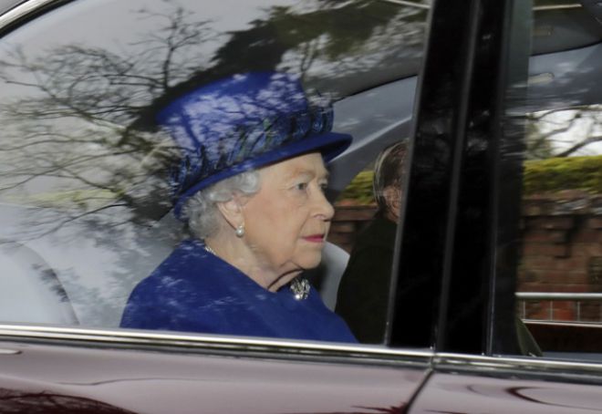Королева прибыла на службу в Сандрингем