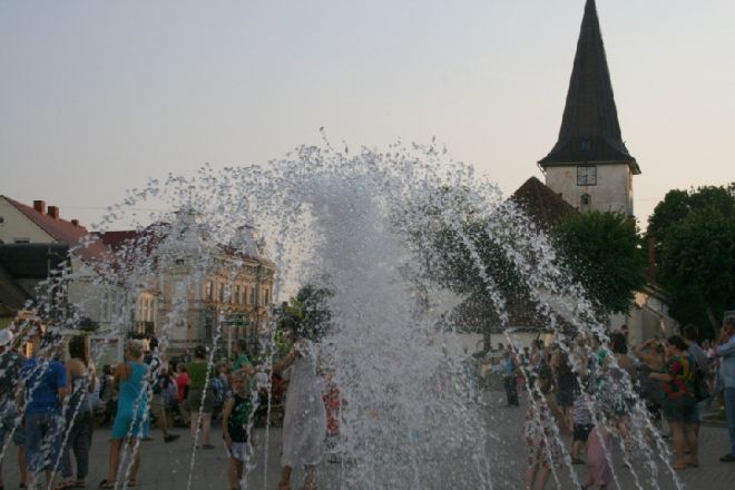 Городской фонтан летом