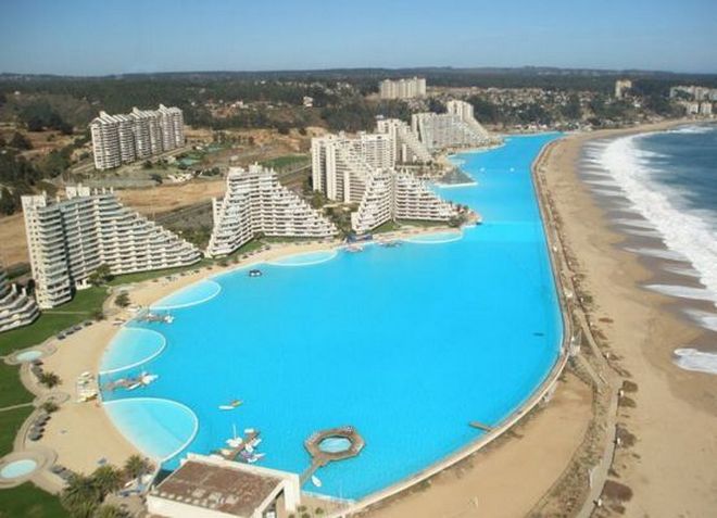 Самый большой бассейн в мире на территории отельного комплекса