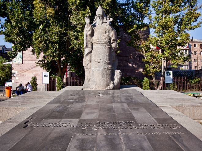 Памятник на центральной площади