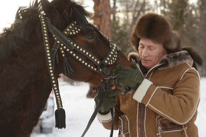 Путин и лошадь1