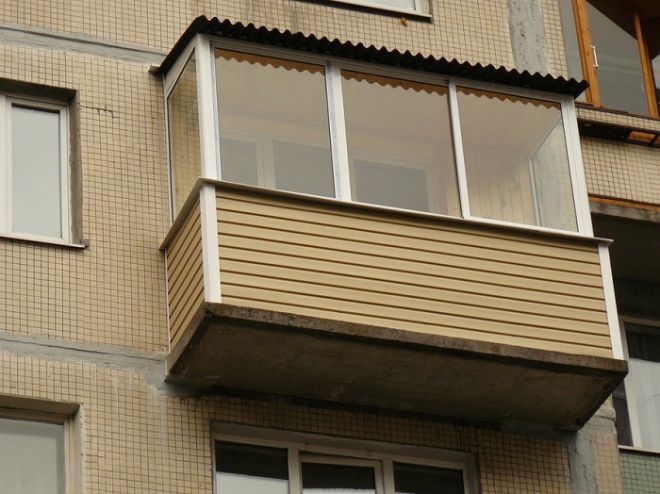 отделка балкона сайдингом