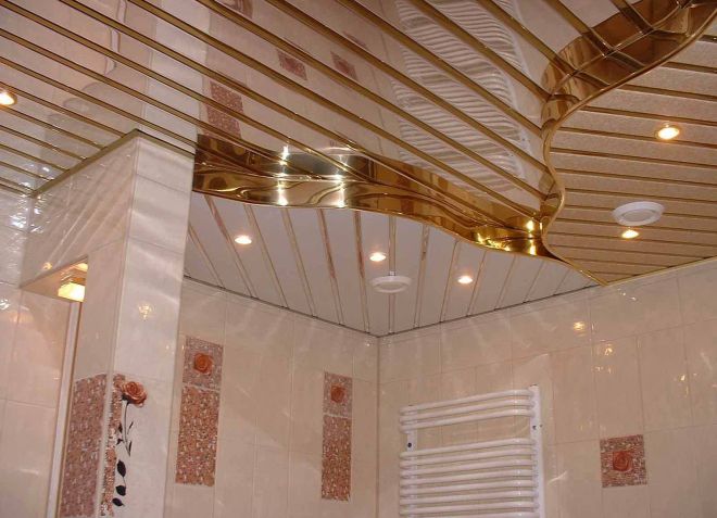 Алюминиевый потолок в ванной
