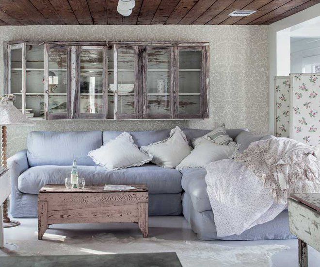 гостиная прованс сиреневый диван