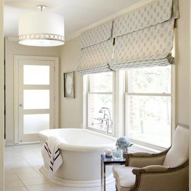 белая классическая штора ванная