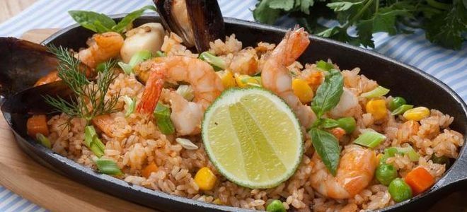 Бурый рис с морепродуктами