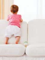Как очистить диван от детской мочи?