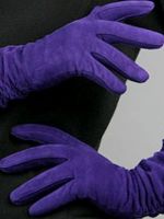 Как почистить замшевые перчатки? 