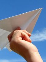 Как сделать самолетик из бумаги?