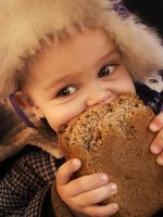 Когда ребенку можно давать хлеб?