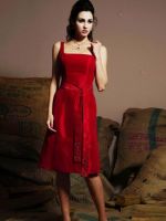 Короткое красное платье  