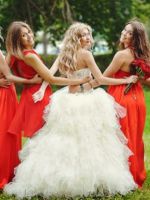 Красные платья для подружек невесты