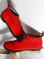 Красные ботинки 
