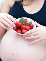 Можно ли беременным есть клубнику?