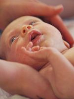 Почему новорожденный икает после кормления?