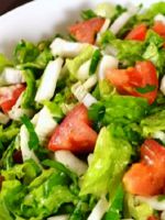 Салат с помидорами и капустой