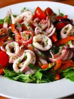 Вкусный салат из кальмаров