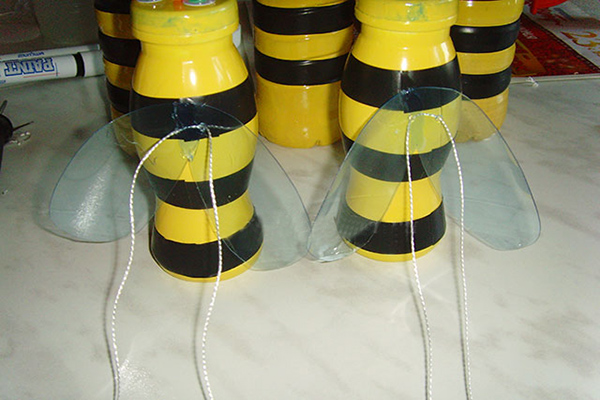 Пчела из пластиковой бутылки своими руками видео
