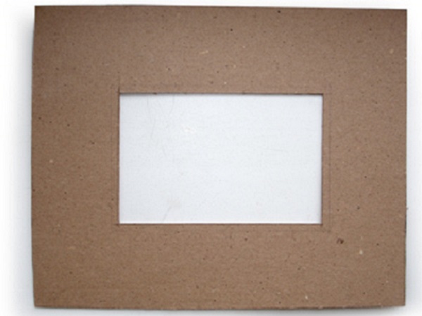Как сделать красивую рамку для фото из картона