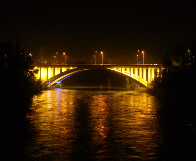 Московский мост ночью