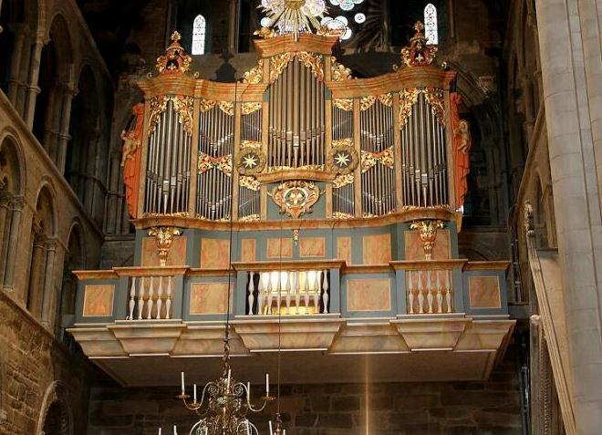 Старинный орган