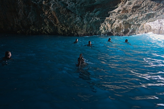 В пещере разрешено купаться