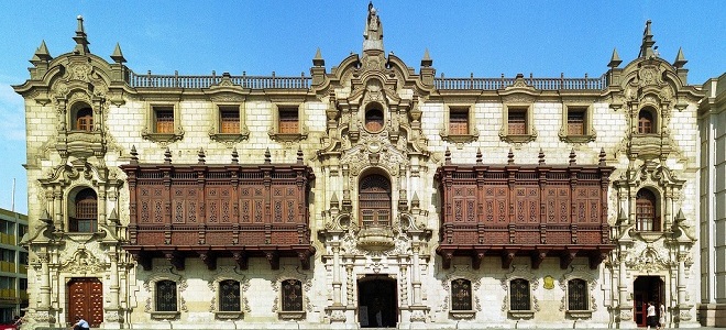 Вид на Архиепископский дворец в Лиме