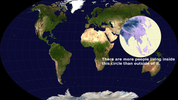 Большее количество людей живёт внутри круга на изображении