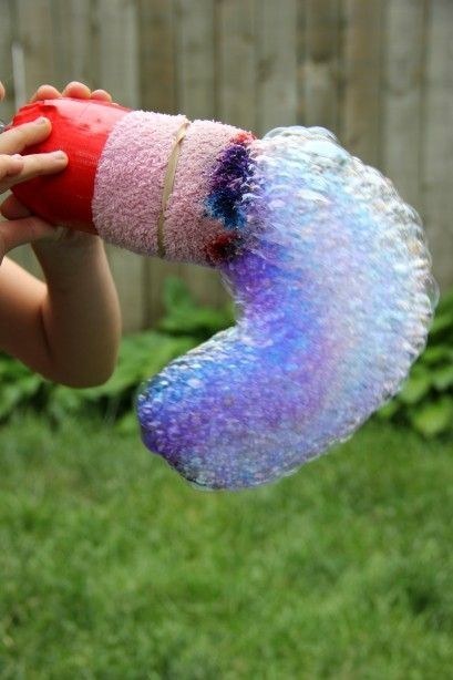 Радужные змейки из мыльных пузырей