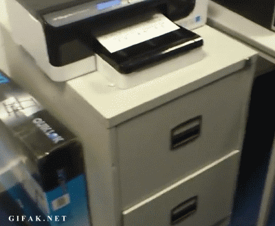 Листок выпадает из принтера в ящик