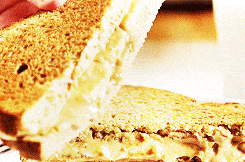 Золотистый хрустящий сендвич