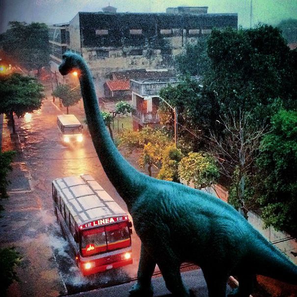 Динозавр и автобус