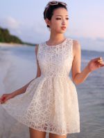 Летнее белое платье с кружевом