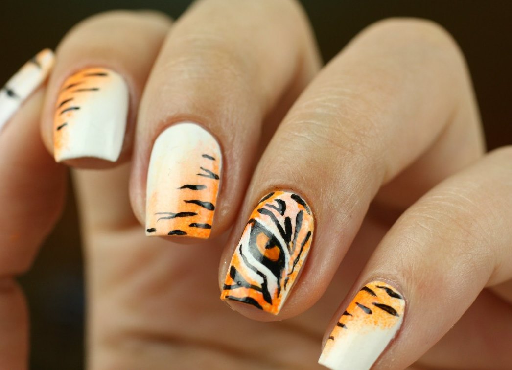 тигровый дизайн на ногтях