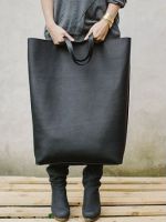 Черная сумка – дополнение модного образа