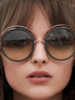 Женские брендовые солнцезащитные очки 2017 – какие модели нужно носить в новом сезоне?